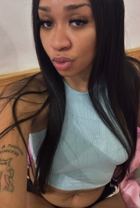 I AM A LICENSED MASSEUSE. I OFFER A FULL SENSUAL BODY MASSAGE AND ** MASSAGE