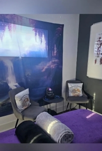 CERTIFIED FEMALE MASSAGE THERAPIST IN MANHATTAN. PRIVATE SPACE. FREE PARKING. WELCOMING ALL.