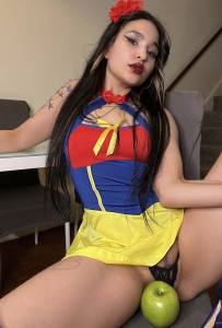 A shy cutie with magic hands 😈😈💦💦