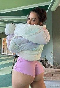 Hot **y lady active 24/7. Shower is available