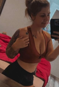 **Y ITALIAN WOMAN