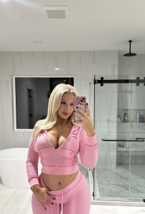 **Y Matured lady 😋offering Real NURU Massage, Luxury Touch Deep Relaxation from Head to Toe.