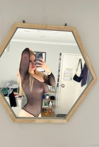 “Sweet Escape with Jasmine… Soft Hands, Real Bliss 🍑👅💦”