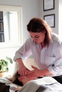 I'M A LICENSED MASSAGE THERAPIST/MASSAGE IN PRIVATE STUDIO